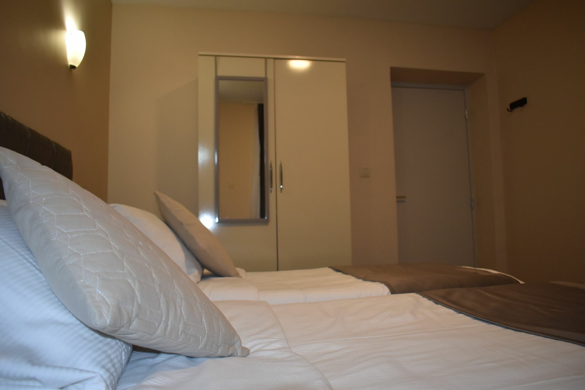 Hotel Meribel Saint-Josse-ten-Noode Экстерьер фото